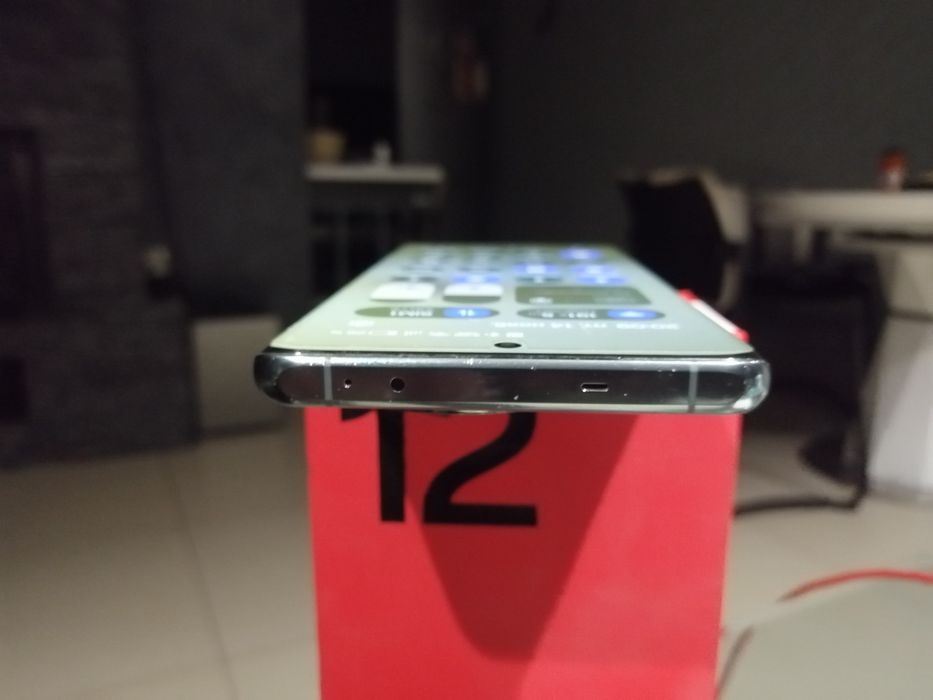 Продам телефон Oneplus 12