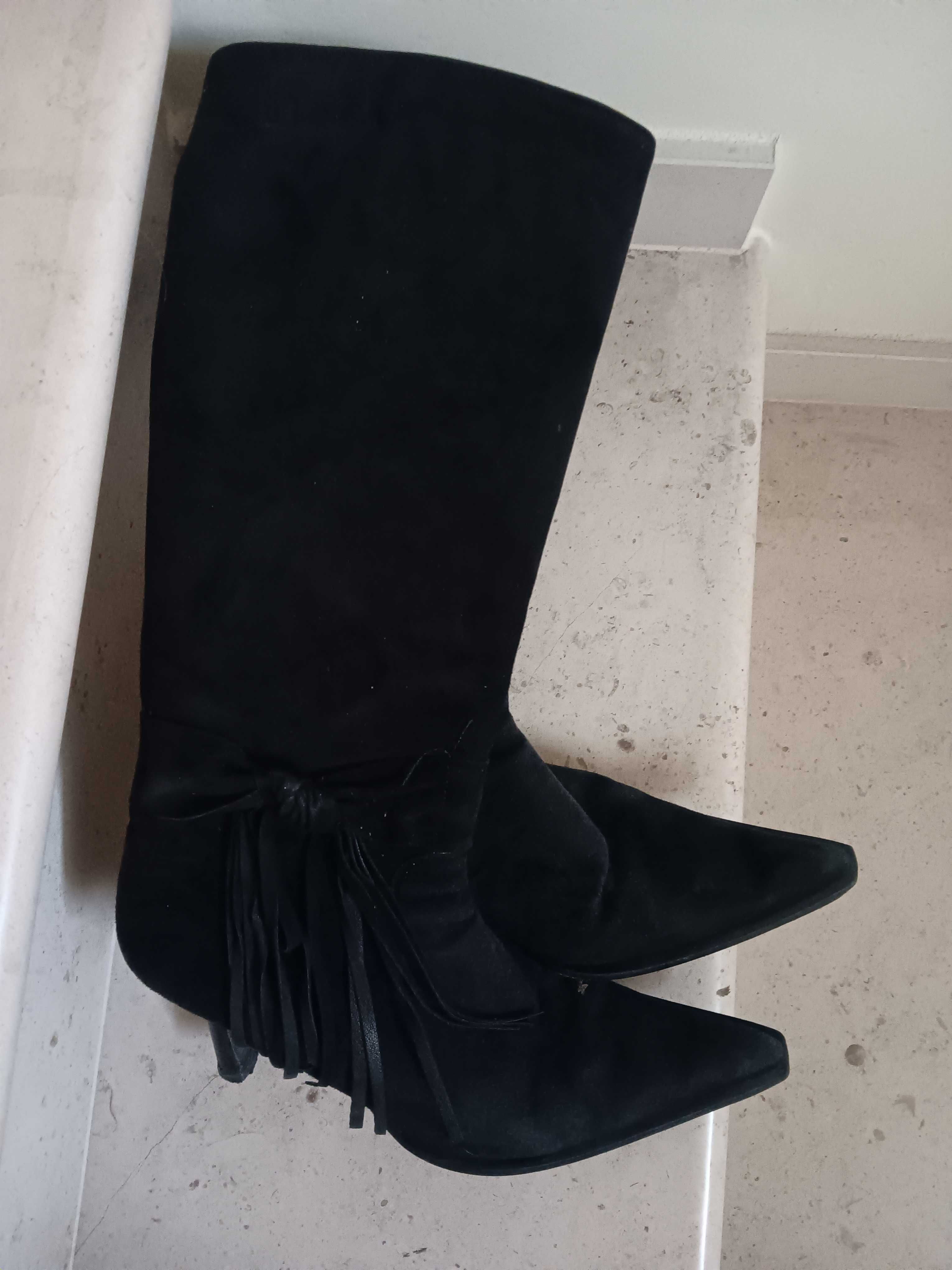 Botas pretas senhora salto fininho