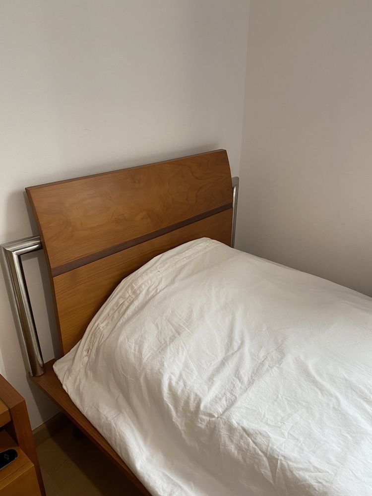 Cama solteiro em excelente estado