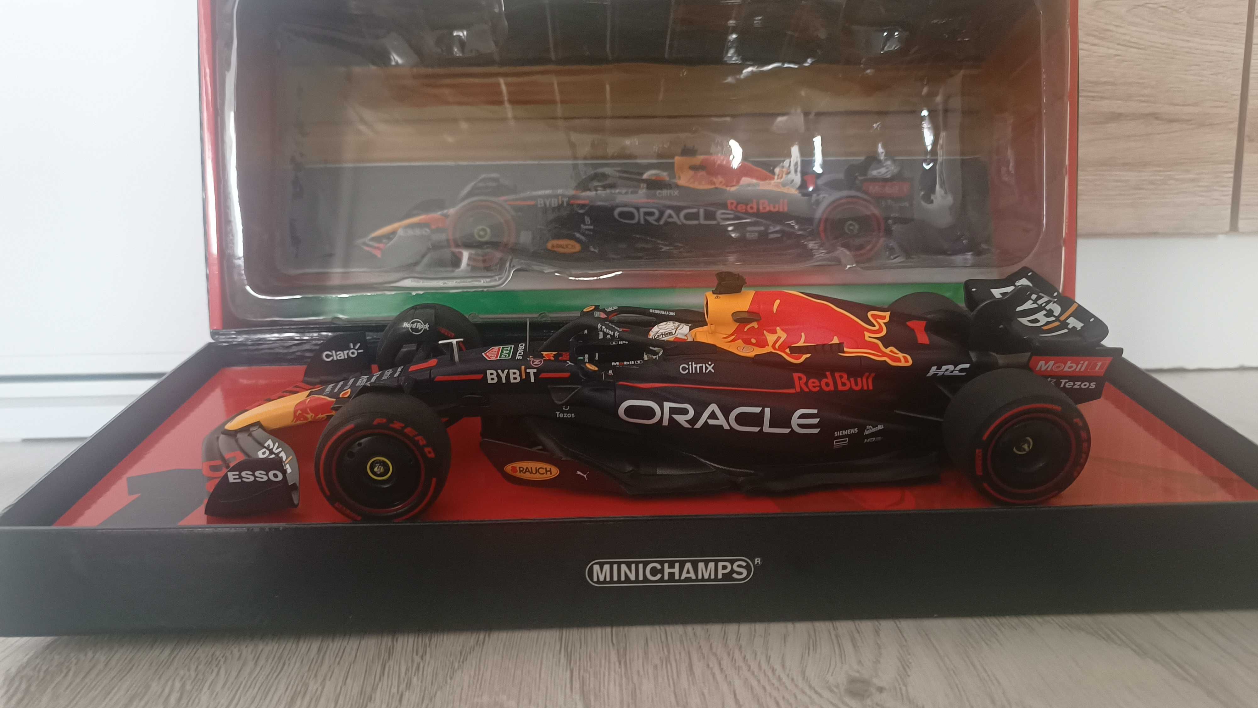 Model F1 RB18. M.Verstappen WC 2022. Minichamps 1:18