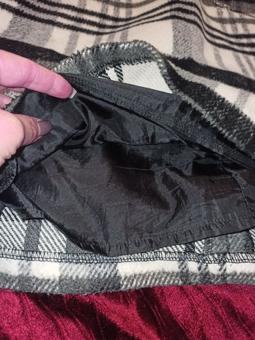 Спідниця жіноча до коліна