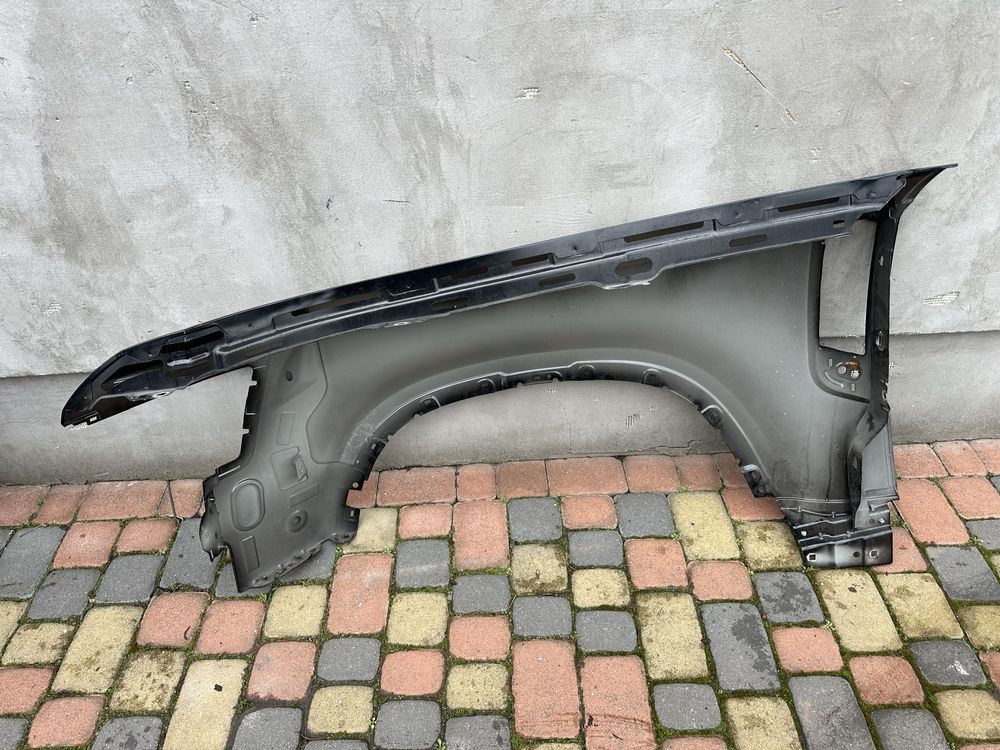 Land Rover Defender 2 крило крила передні наявність