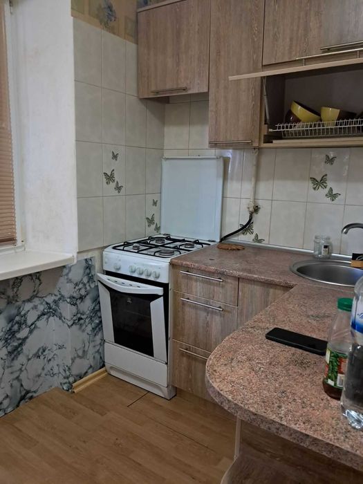 Сдам 1-комн. квартиру ПОЛУПУСТУЮ. Улица Шевченко. Можно питомца.