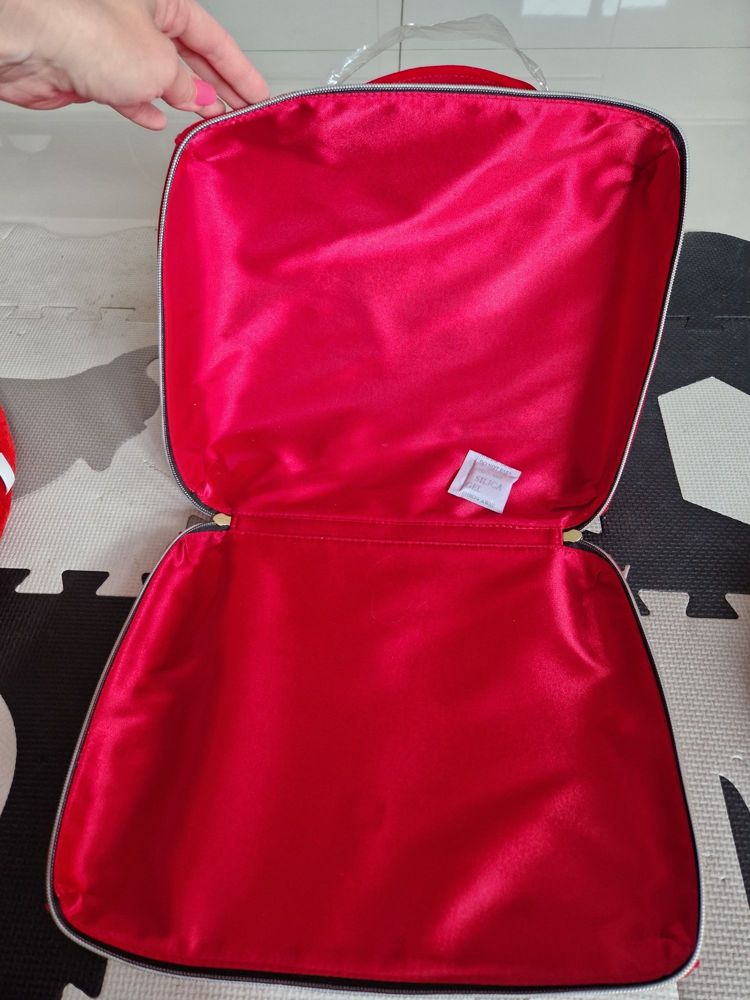 Kuferek walizka estee Lauder pluszaki serduszka kocham Cię czerwona