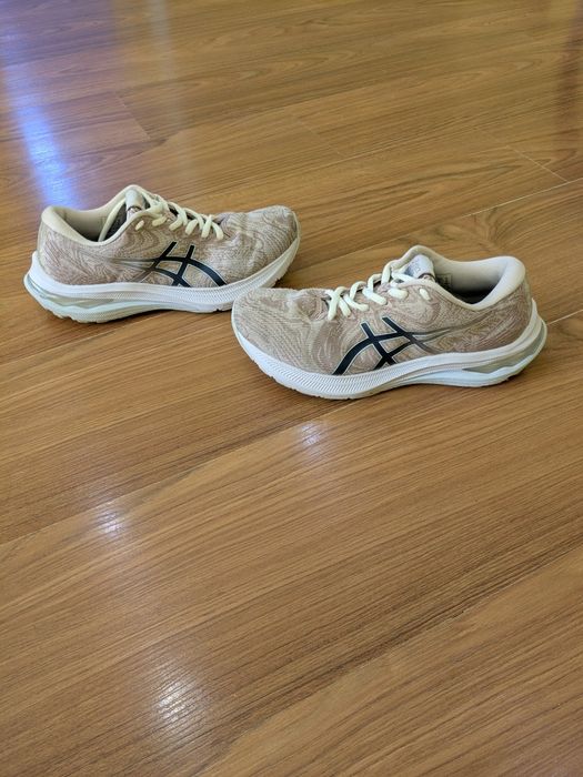 Кросівки жіночі ASICS