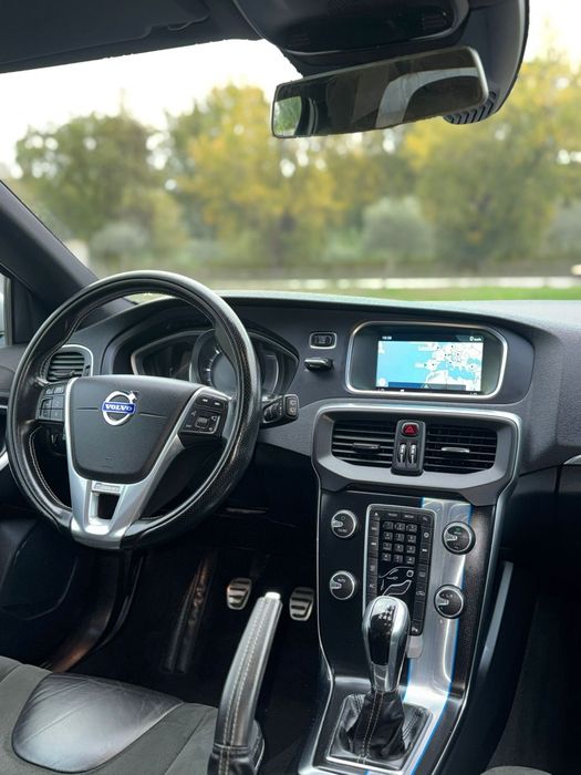 Volvo v40  r-design 1.6 diesel