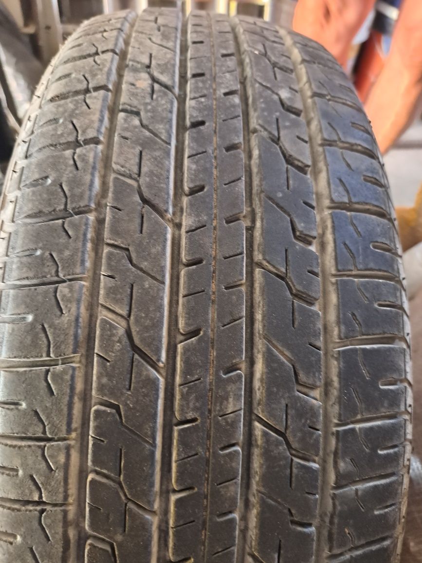 Pneus Bridgestone B390 (195/60R15) c/ jante