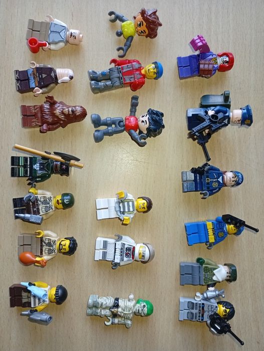 Фігурки персонажі лего Лєго.