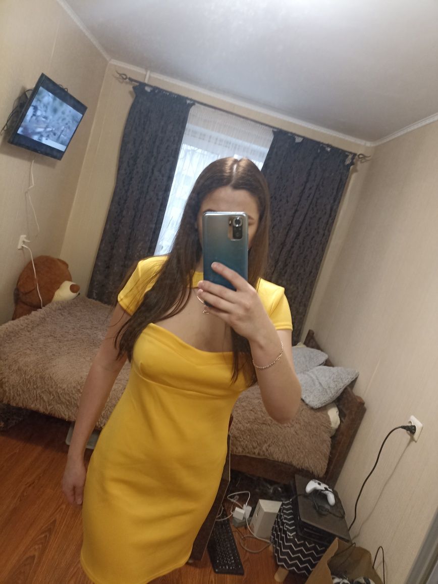 Міні плаття жовтого кольору