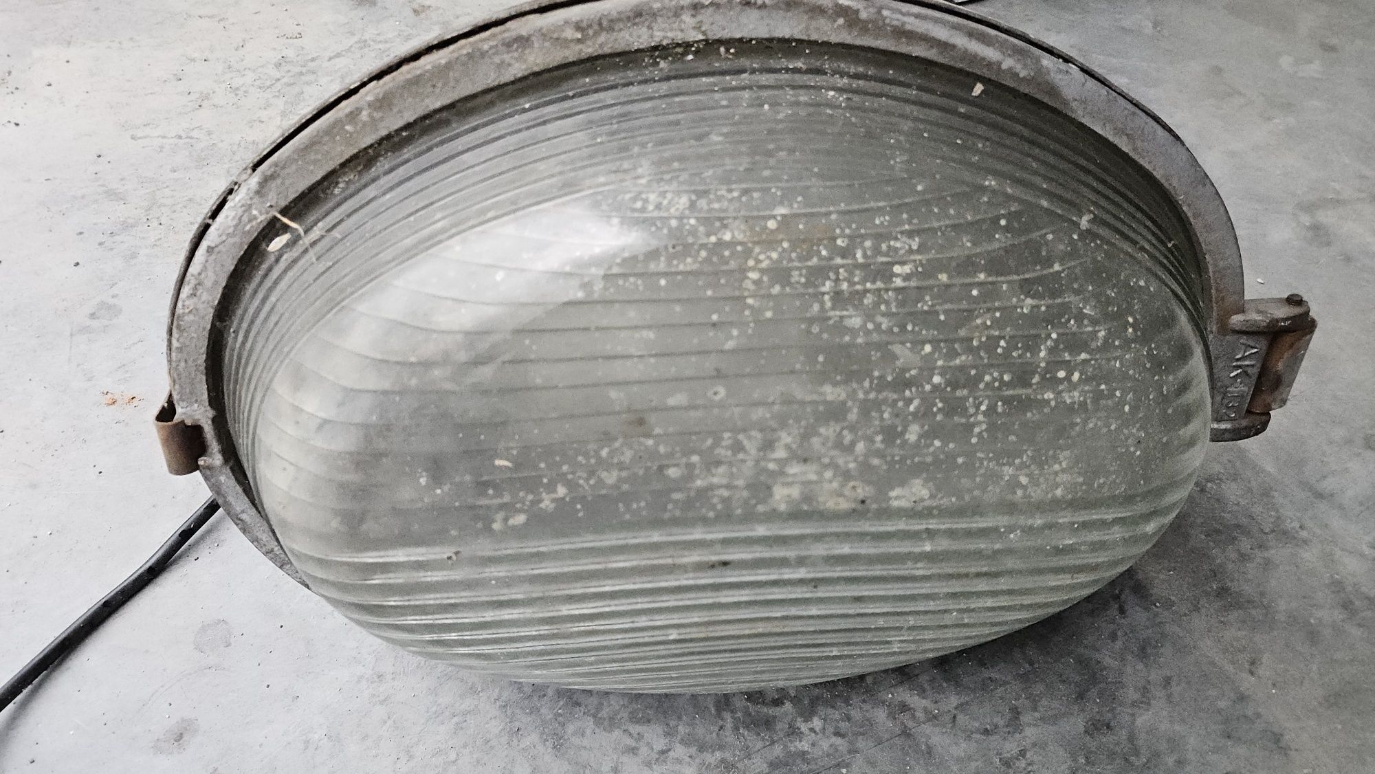 Lampa przemysłowa PRL 250W 1985
