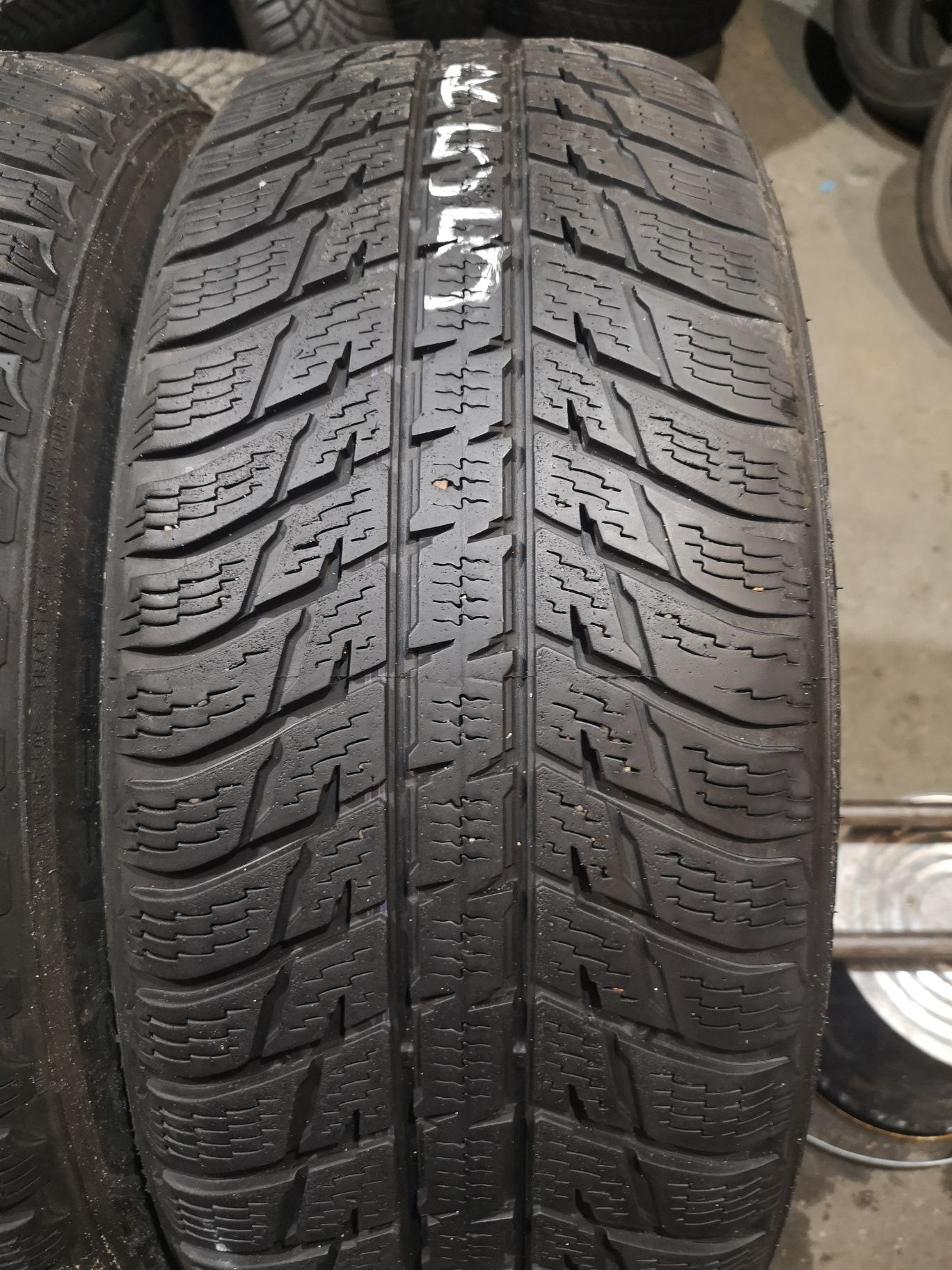 Opony zimowe 235/55/18 Nokian 2szt 6mm 2018r