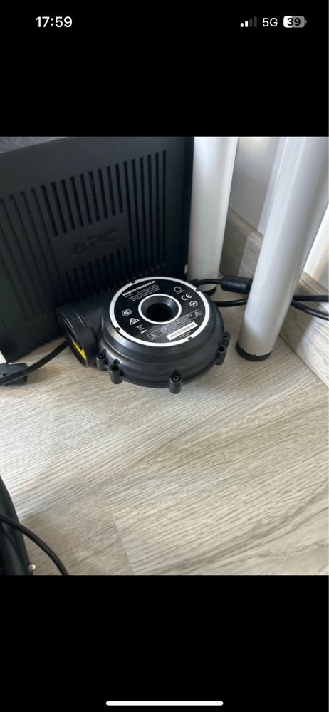 Thrustmaster T-GT Com volante, Pedais e Base.
