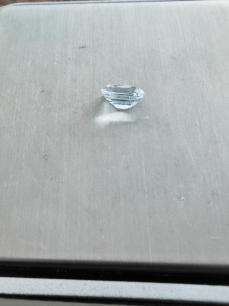 Akwamaryn naturalny 0.96 ct. Oktagon