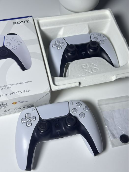 Dwa oryginalne pady ps5 dual sense pad ps5