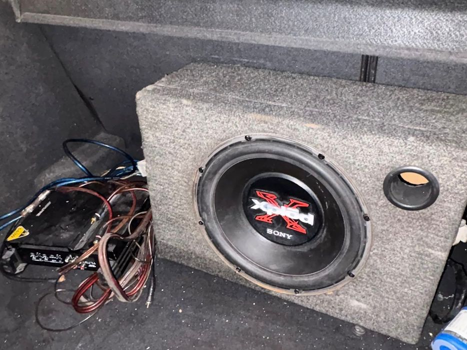Subwoofer + amplificador + cabos