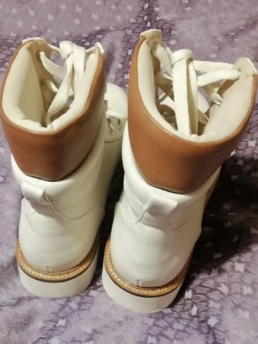 чоботи жіночі ботинки