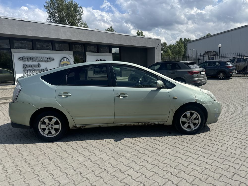 Продам Toyota Prius 2005 року