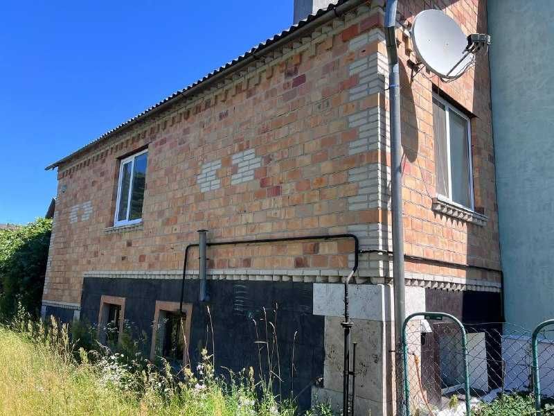 Продам цегляний  будинок зі всіма зручностями