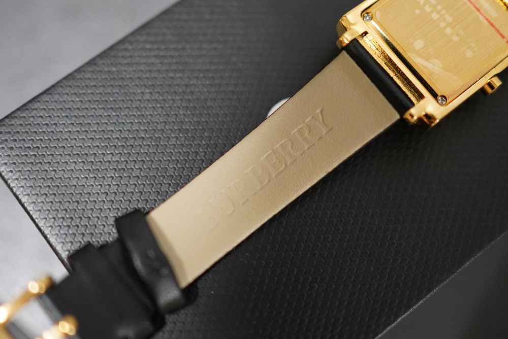 Жіночий годинник BURBERRY