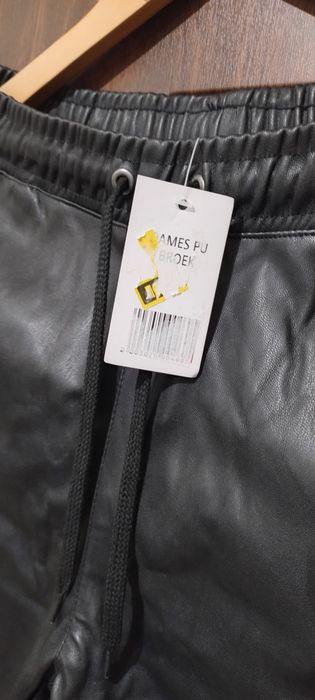Czarne nowe skórzane cieple spodnie/getry