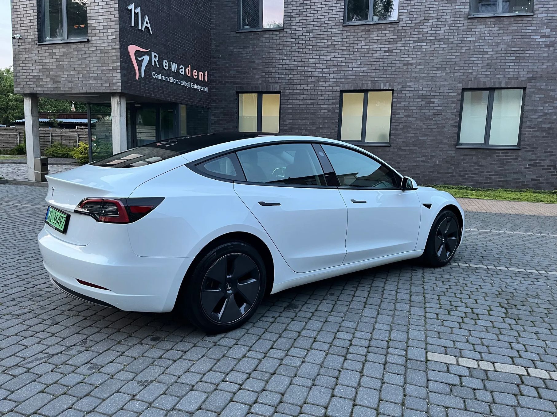 Tesla Model 3 TESLA Model 3 RWD z polskiego salonu JAK NOWY- osoba prywatna