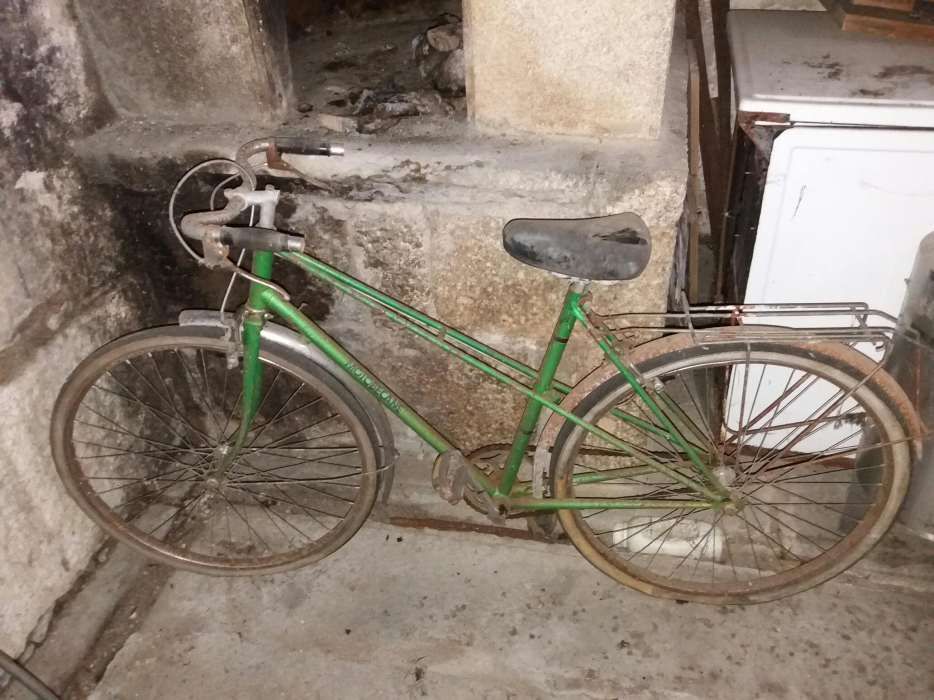 Bicicleta com 50 anos para restauro