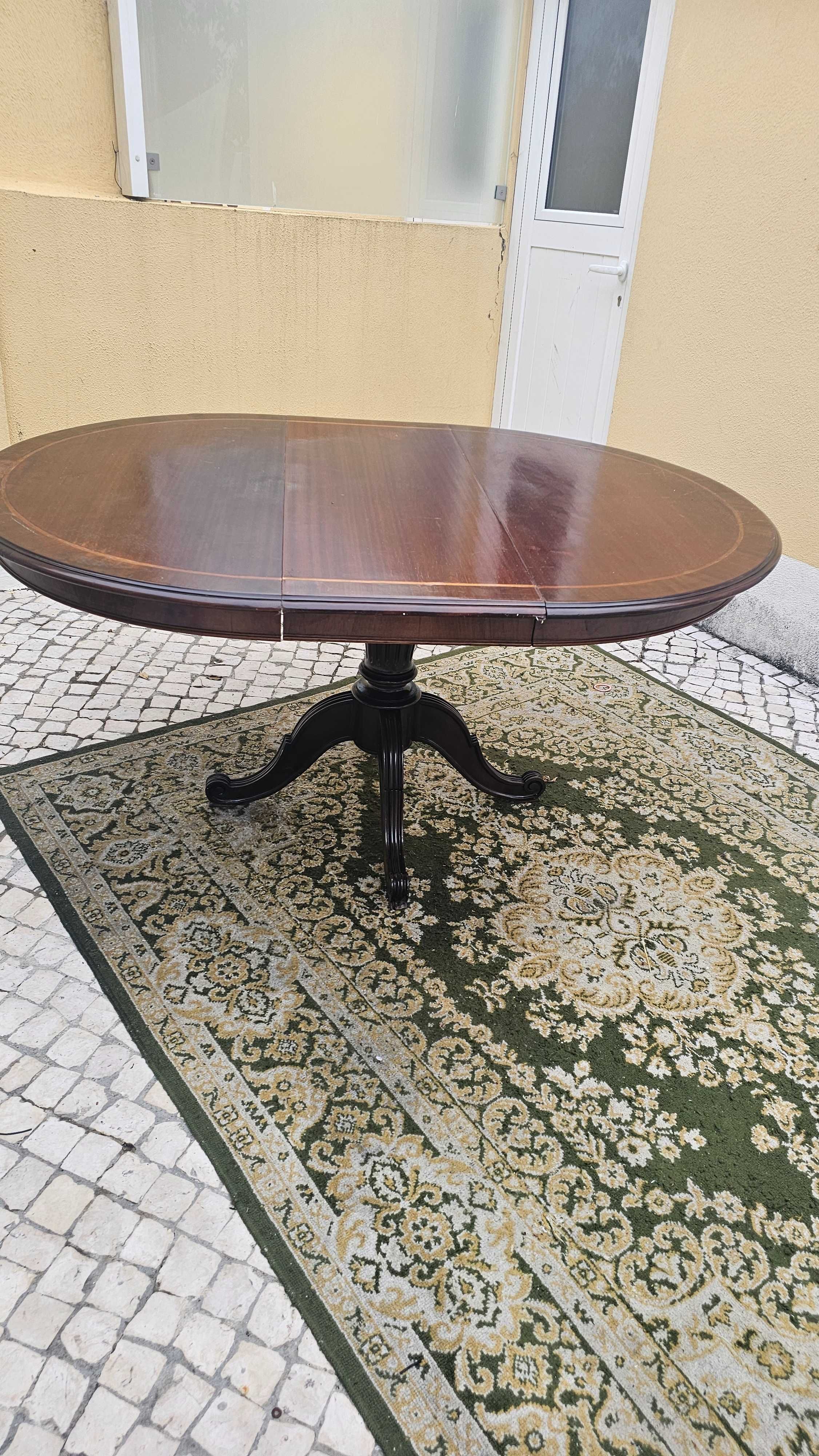Mesa de madeira em muito bom estado