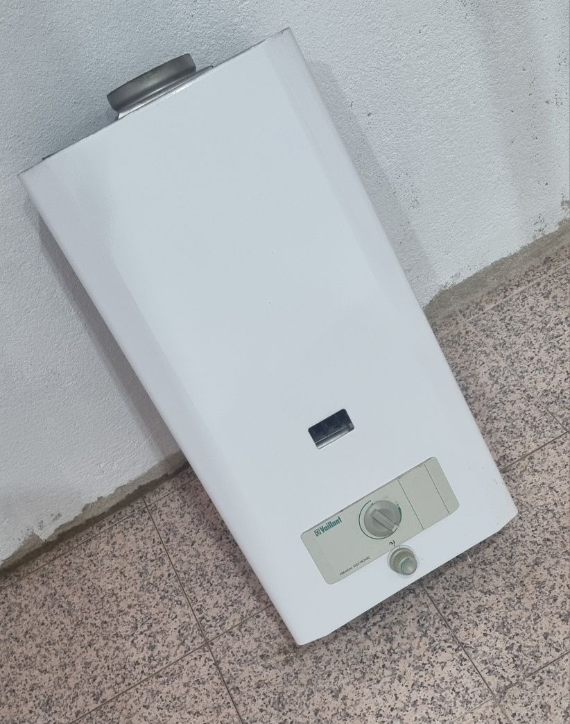 Esquentador Vaillant para peças  precisa talvez de uma limpeza