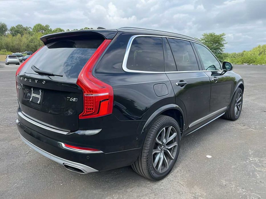 Volvo XC90      2017