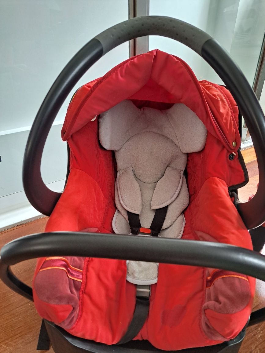 Conjunto bebé confort ovo, base isofix, carrinho e acessório