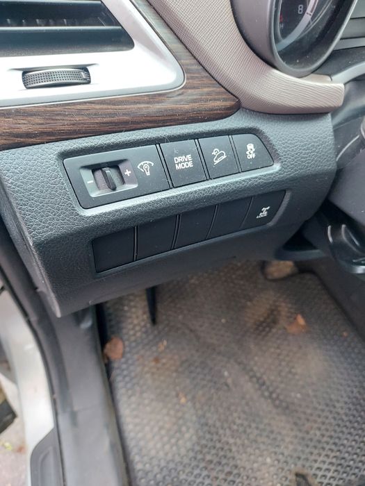 Продам Hyundai SantaFE 2017