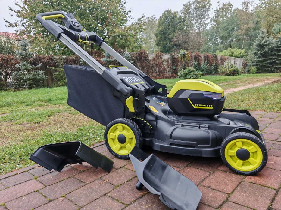 Kosiarka RYOBI - akumulatorowa z napędem o szerokości koszenia 53 cm