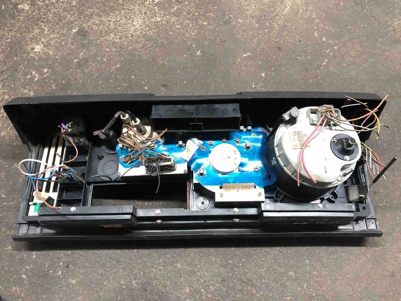Щиток приладів MAN 8.100 8.150 G90 тахометр тахо панель приборів