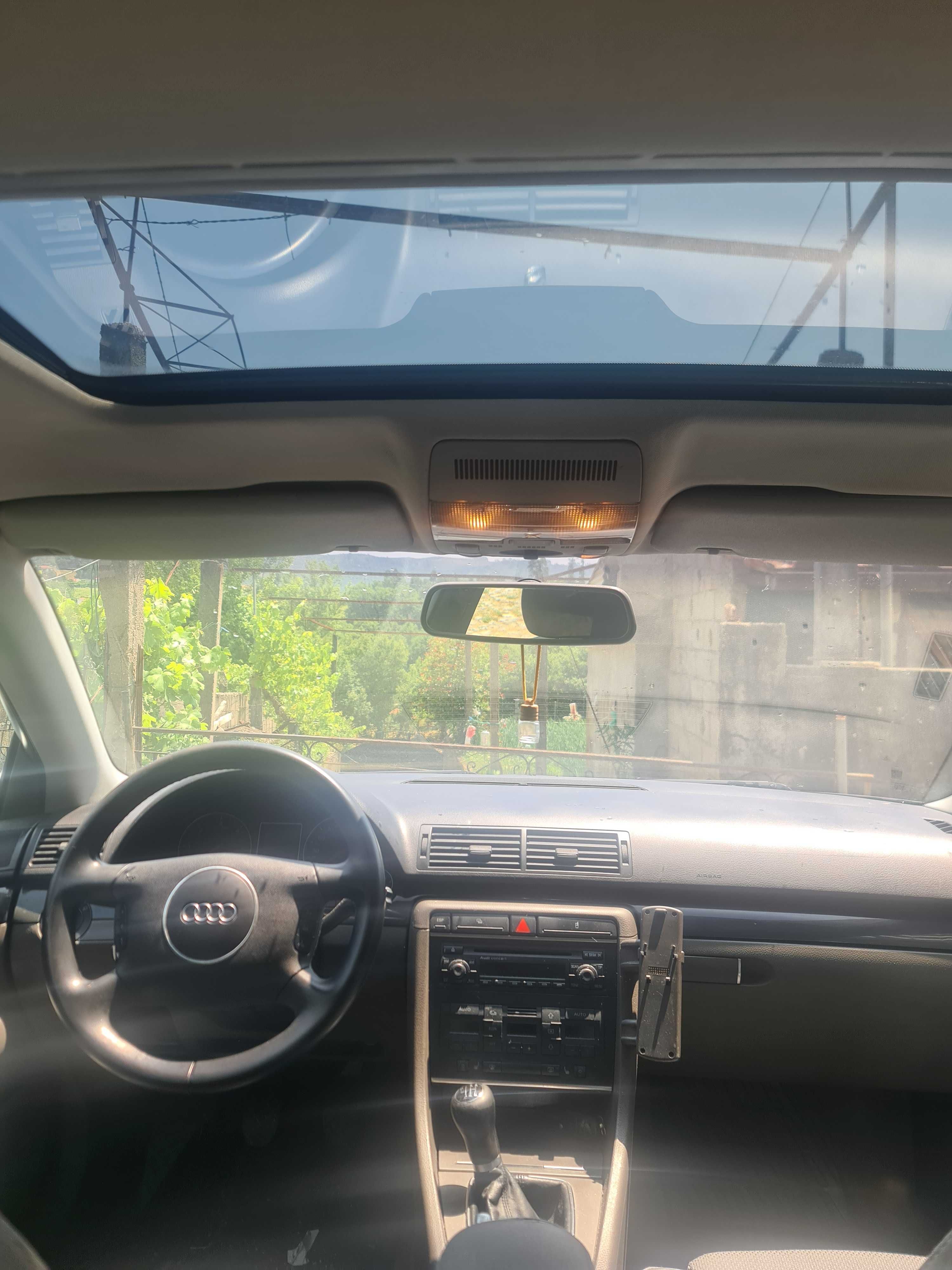 Audi A4 1.9 TDI com vários extras.