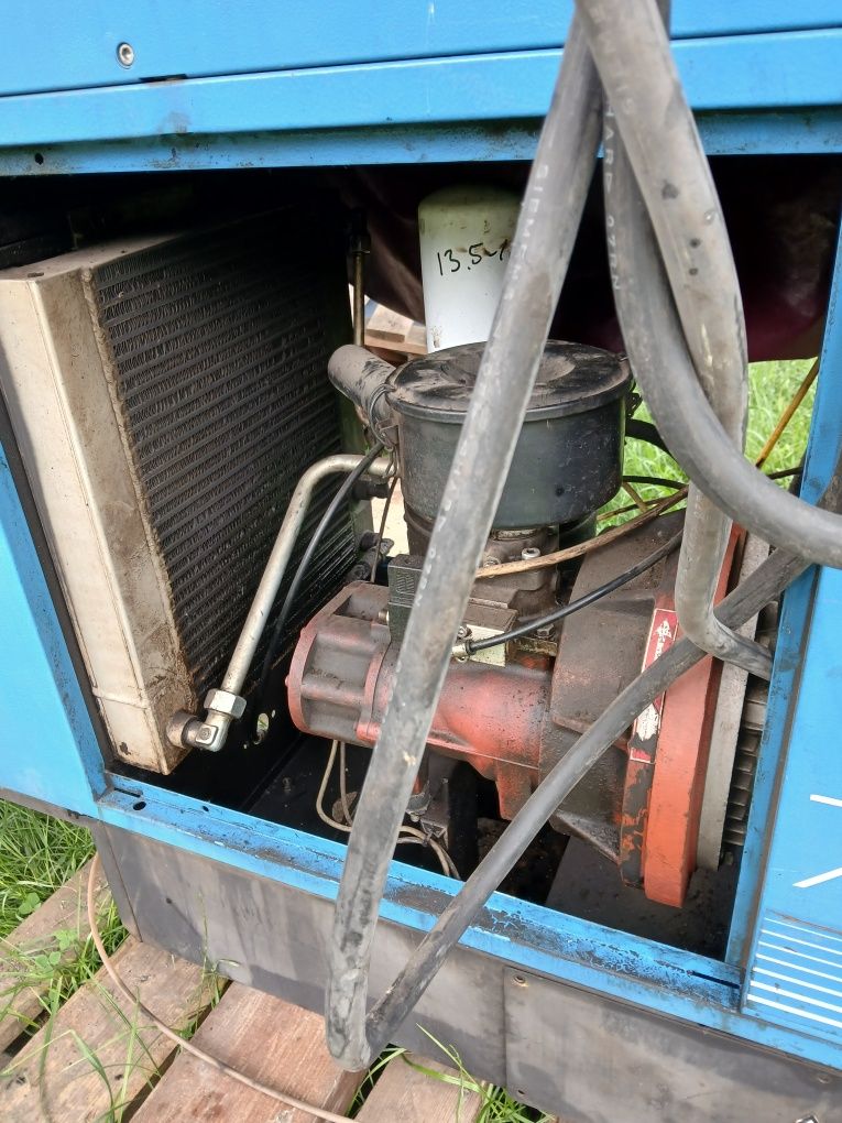 Sprezarka śrubowa 15 kw HAZE z osuszaczem
