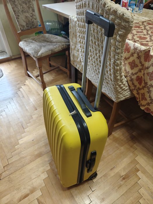 Валізи дорожні на колесиках