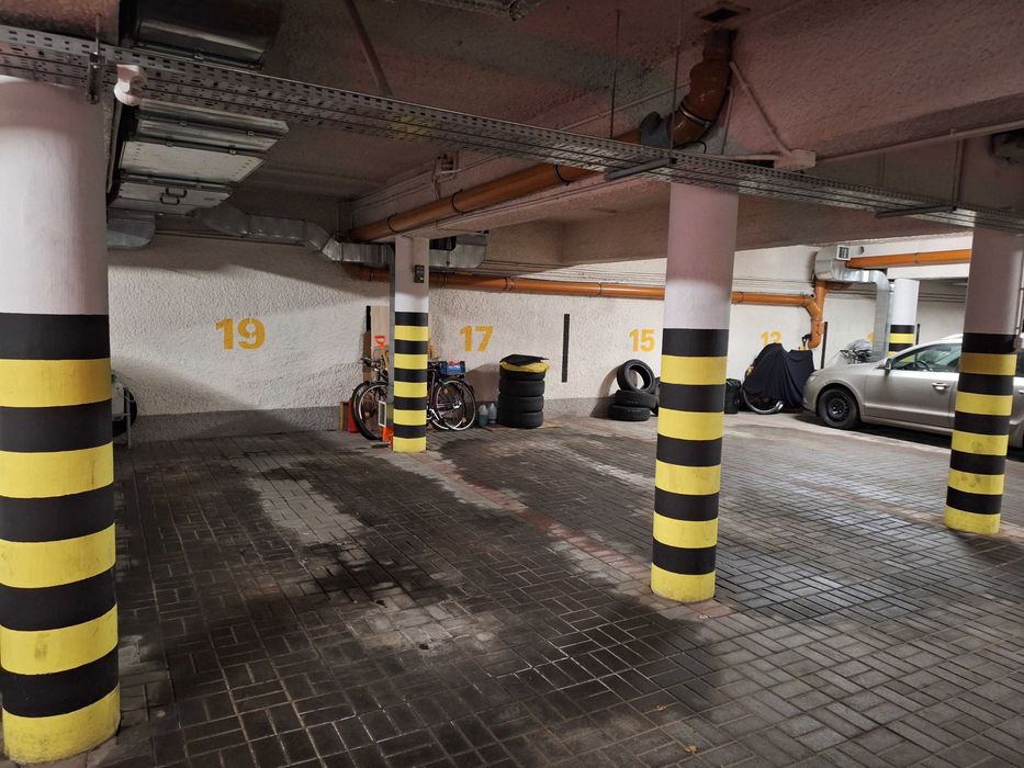 Sprzedam miejsce postojowe 15mkw w podziemnym parkingu