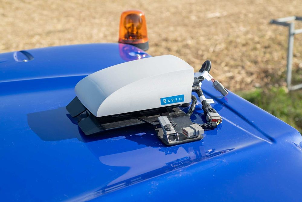 Nawigacja rolnicza Raven CR12+ z RS1 RTK pod hydraulikę