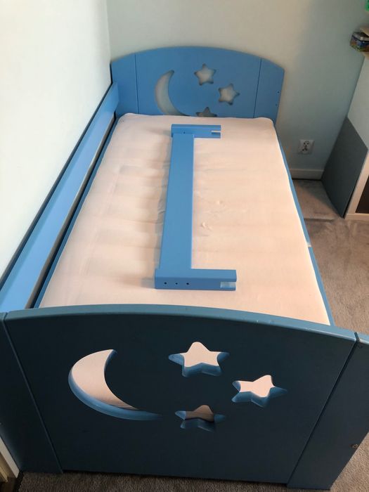 Niebieskie Łóżko dziecięce 160cmx80cm + materac,barierka,szuflada