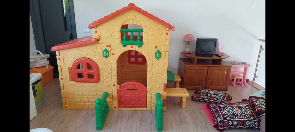 Casinha Infantil Feber Grande Villa – Espaçosa e Resistente