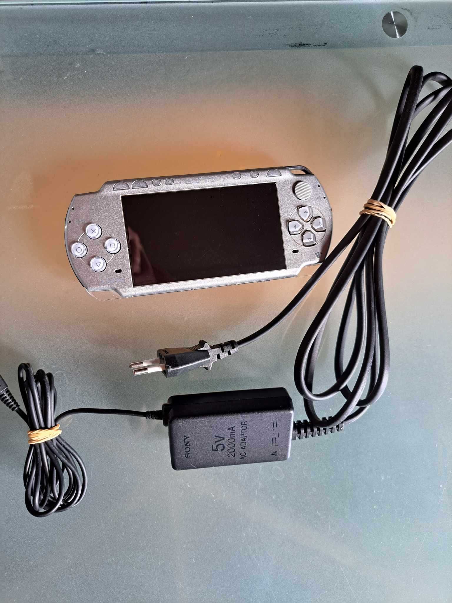 Konsola Sony PSP 2004 silver + 7 gier