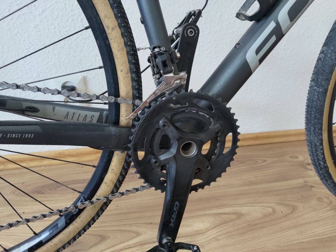 Gravel Focus 6.7 rama 54 Napęd GRX widelec karbon uchwyt Garmin