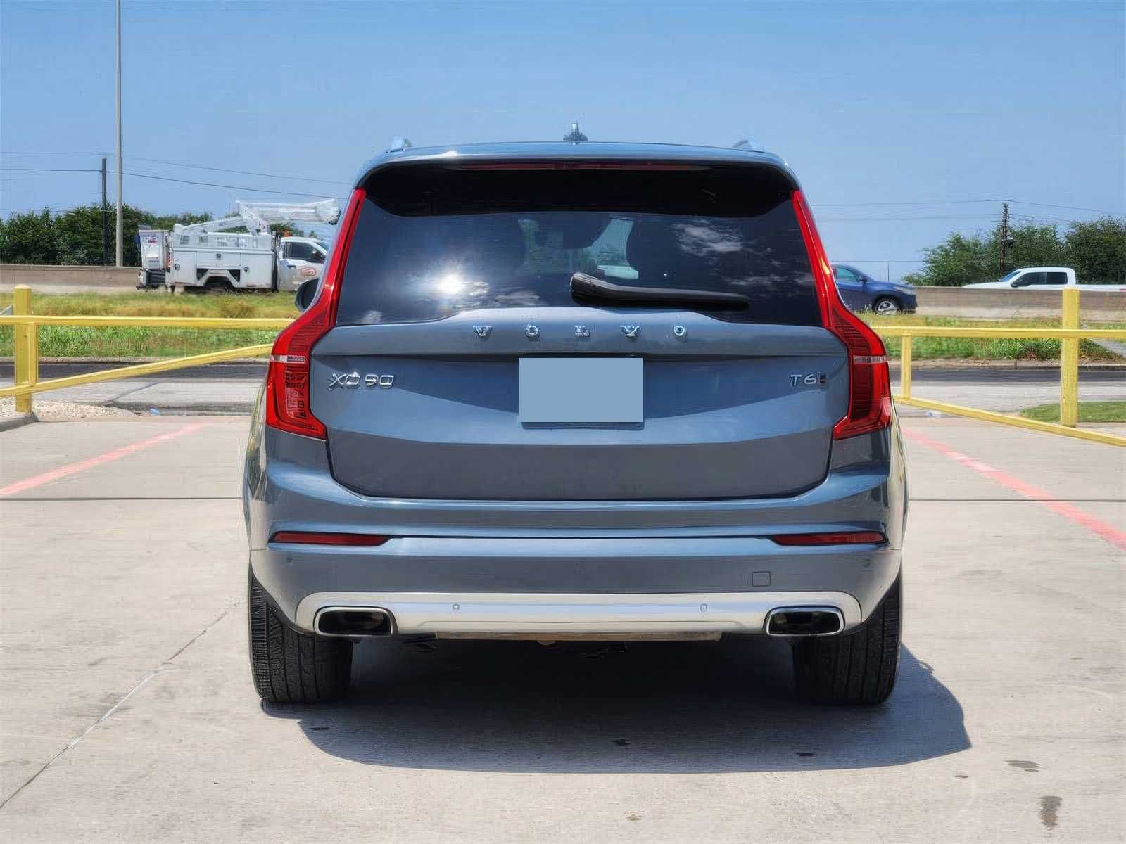 2020 Volvo XC90 T6 Momentum