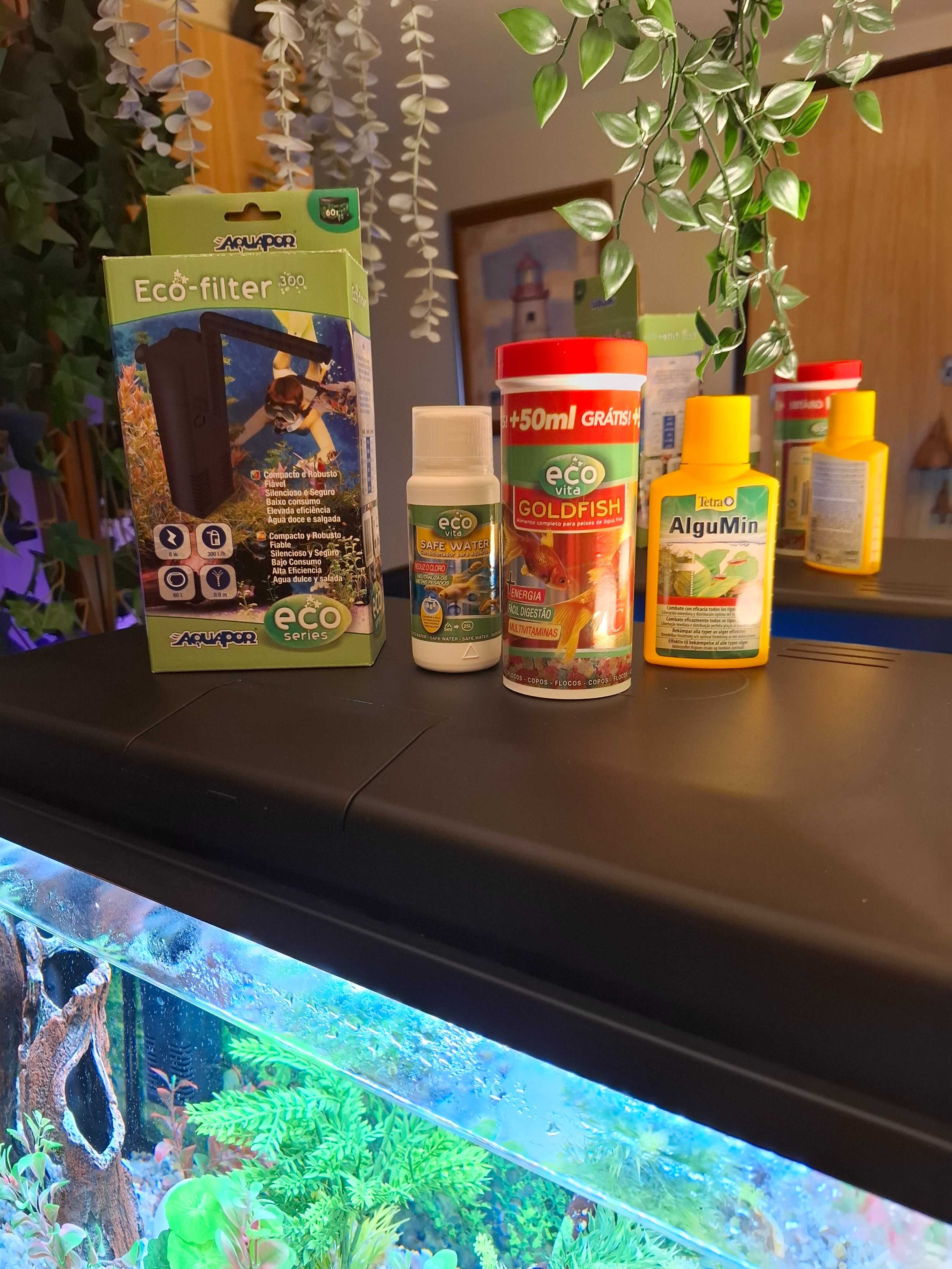 Vendo aquário com luz de 50 L impecável
