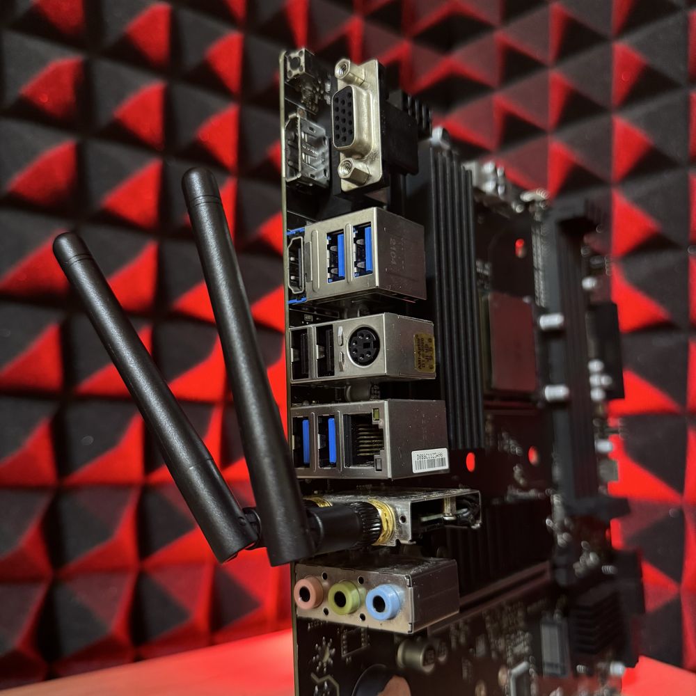 Ryzen 7 5700X, B550 Msi WiFi Материнська плата, процесор
