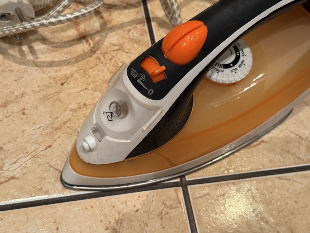 Żelazko parowe Clarus 2000W sprawne