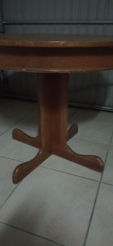 Mesa em madeira maciça