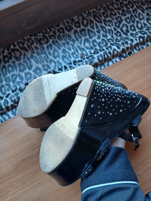 Продам новые кожаные женские туфли Zara