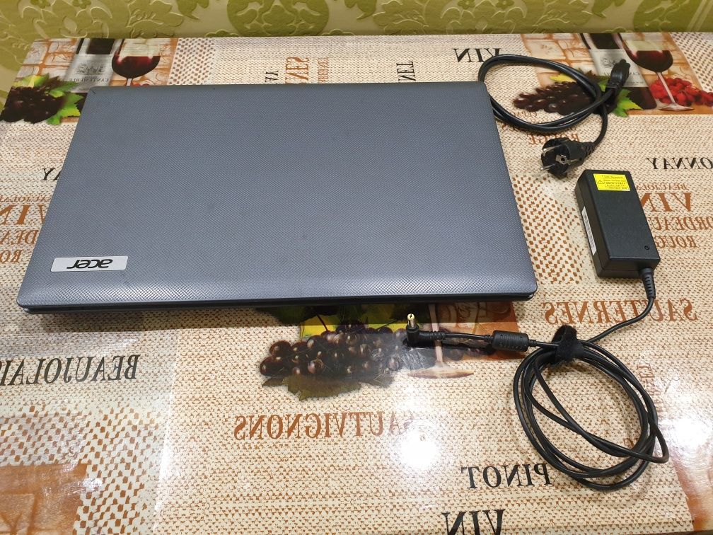 Ноутбук Acer Aspire 7250G /Ram 4Gb/500Gb/17.3 диагональ