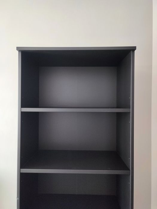 Czarna szafka regał z szufladami i półkami Brimnes Ikea